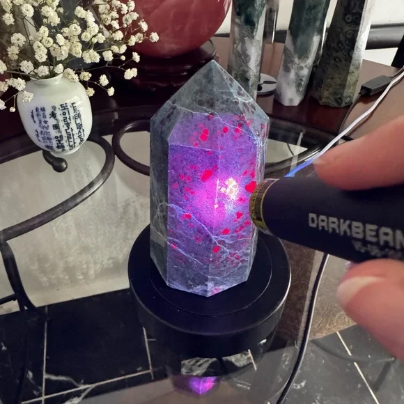 Ruby in kyanite tower, very UV reactive. Weight approx:3.2lb